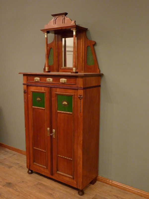 Antike Schränke, Jugendstil Vertikow, Nussbaum um 1910
