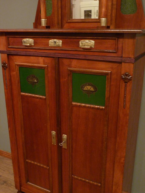 Antike Schränke, Jugendstil Vertikow, Nussbaum um 1910