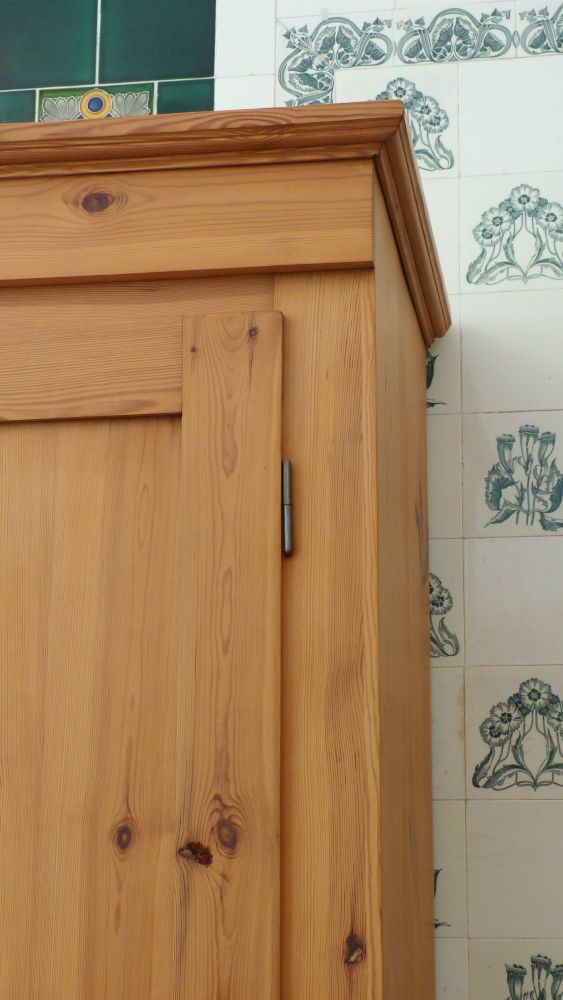 Antiker Schrank, Jugendstil Kleiderschrank, Kiefer um 1900
