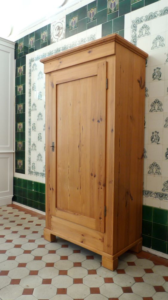 Antiker Schrank, Jugendstil Kleiderschrank, Kiefer um 1900