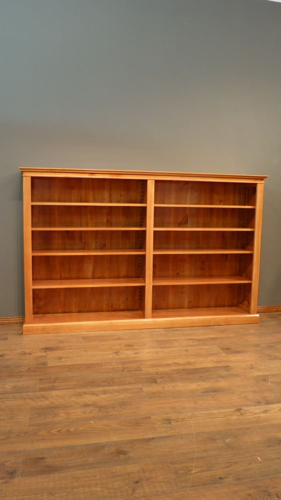 Elegantes Kirschholz Bücherregal mit verstellbaren Böden