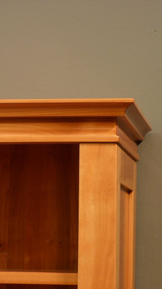 Elegantes Kirschholz Bücherregal mit verstellbaren Böden