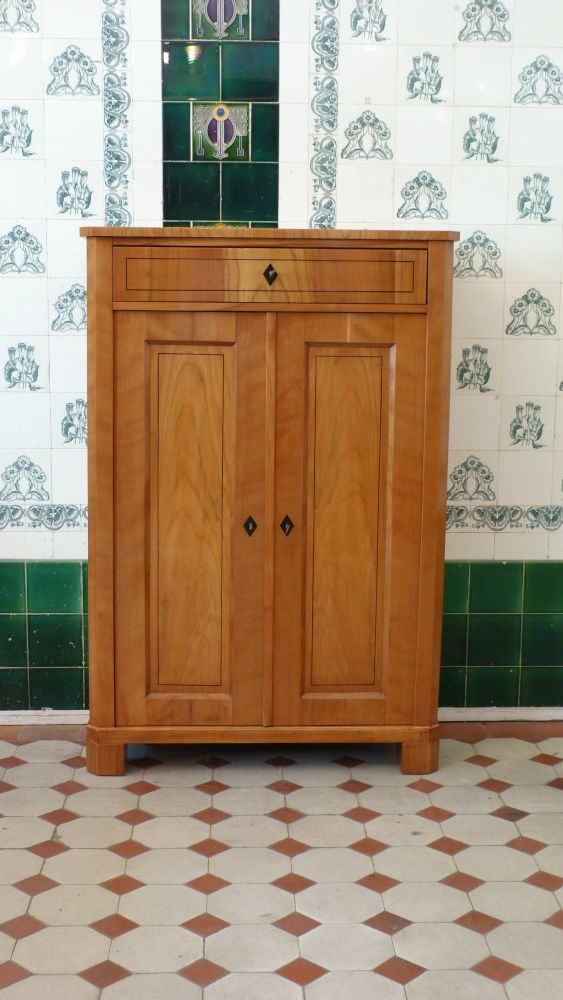 Formschönes Vertikow, Kirschholz um 1880