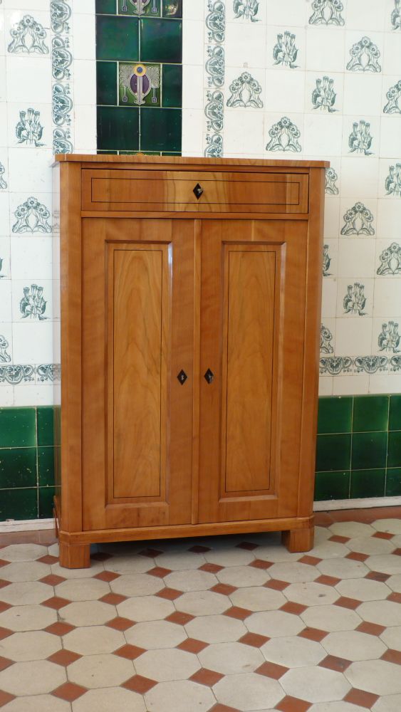 Formschönes Vertikow, Kirschholz um 1880