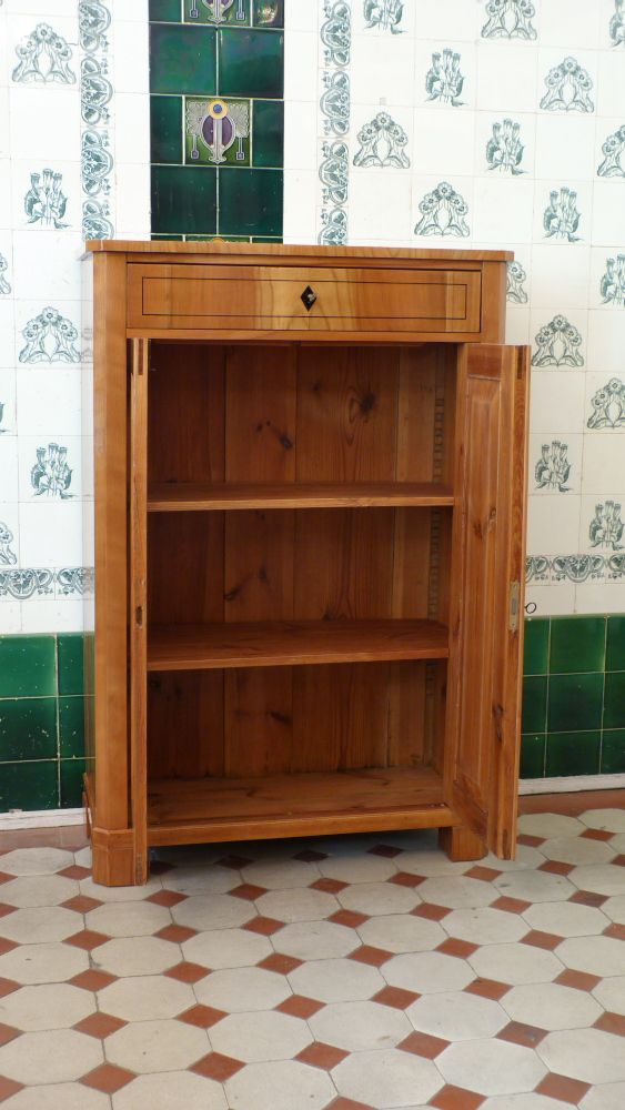 Formschönes Vertikow, Kirschholz um 1880