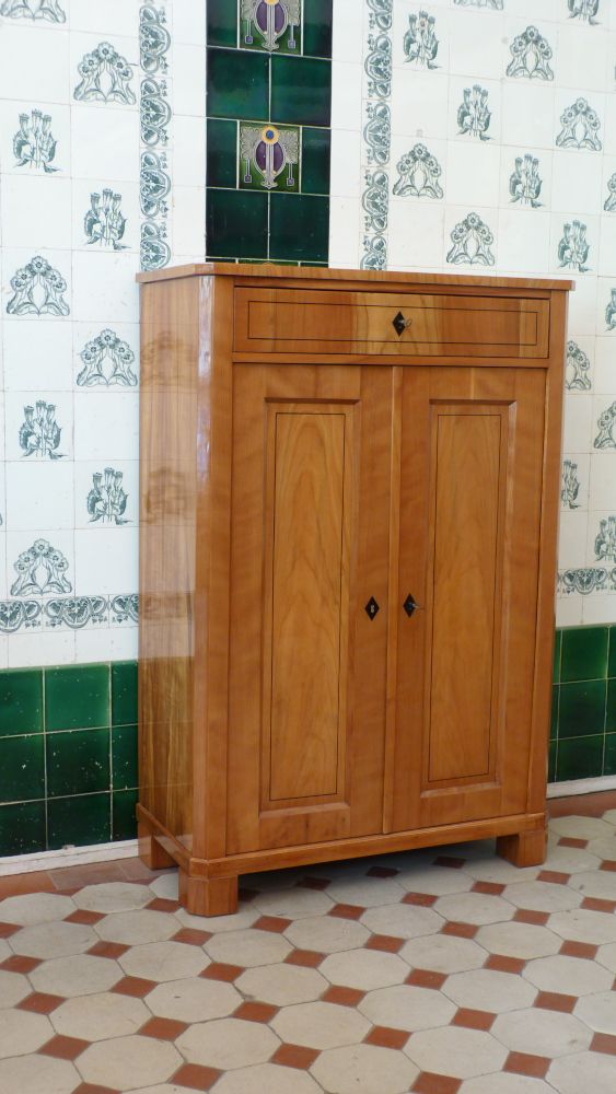 Formschönes Vertikow, Kirschholz um 1880