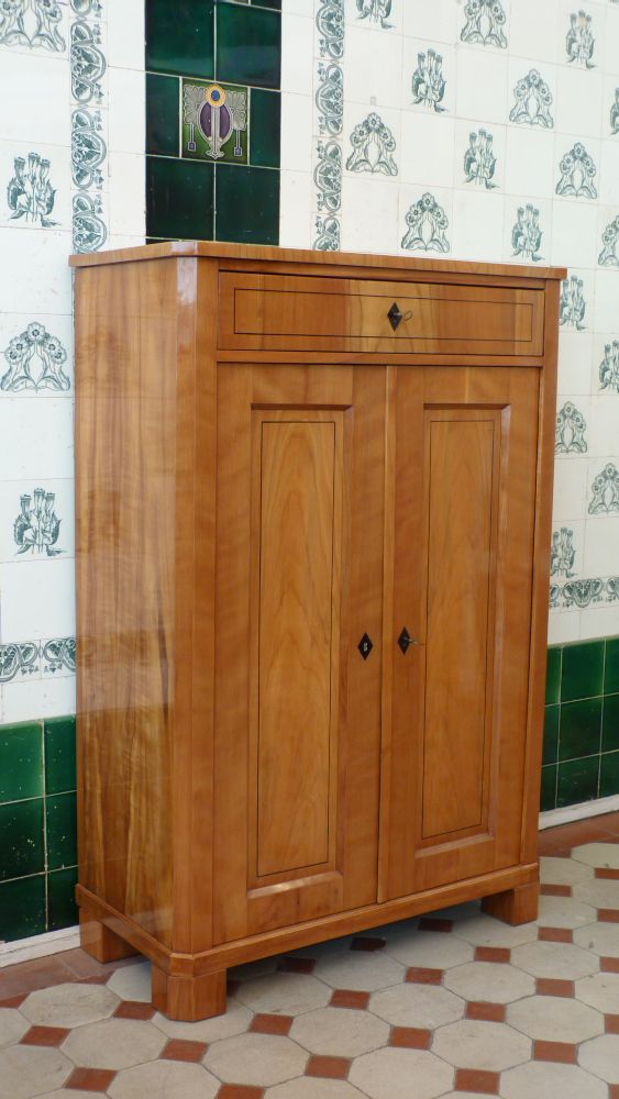 Formschönes Vertikow, Kirschholz um 1880