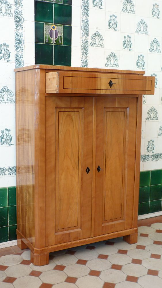 Formschönes Vertikow, Kirschholz um 1880