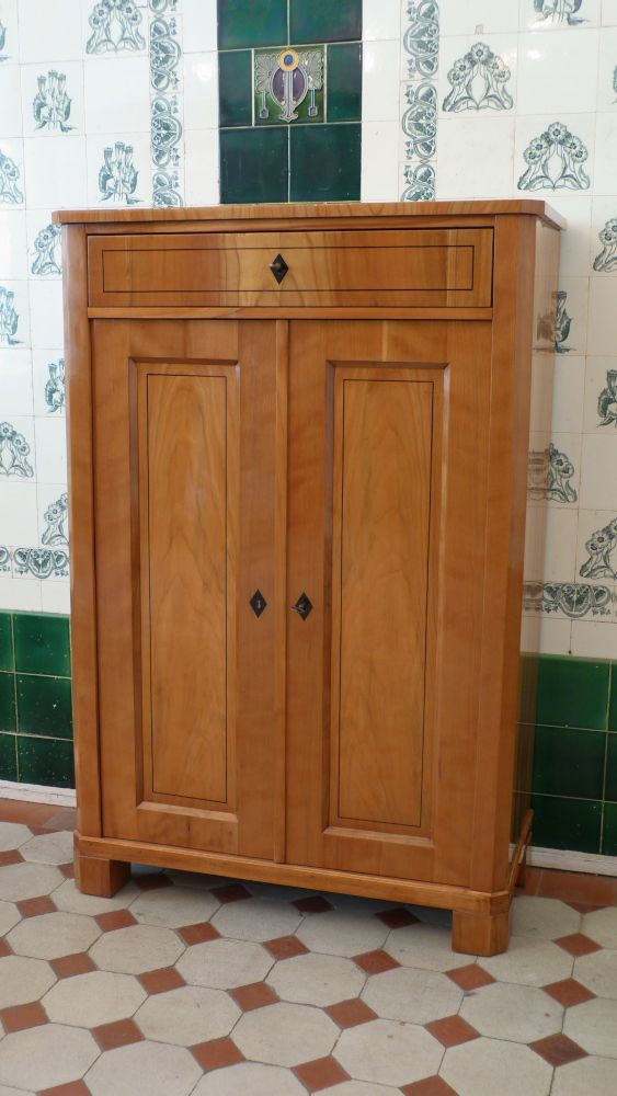 Formschönes Vertikow, Kirschholz um 1880