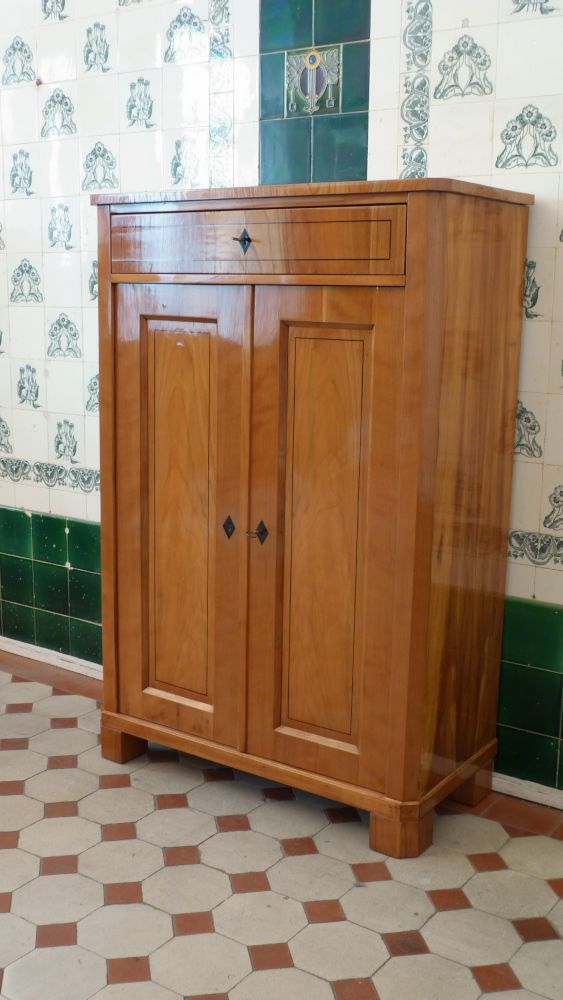 Formschönes Vertikow, Kirschholz um 1880