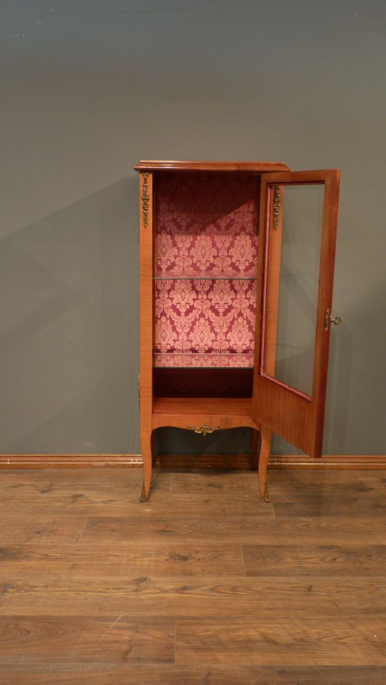 Louis-Seize Stil Vitrine, Kirschholz poliert