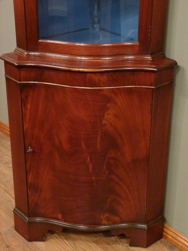 Mahagoni Eckschrank, Stilmöbel aus England