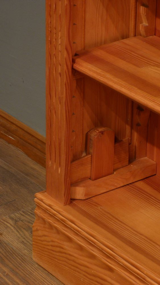 Klassisches Bücherregal, massiv Kiefer, komplett zerlegbar