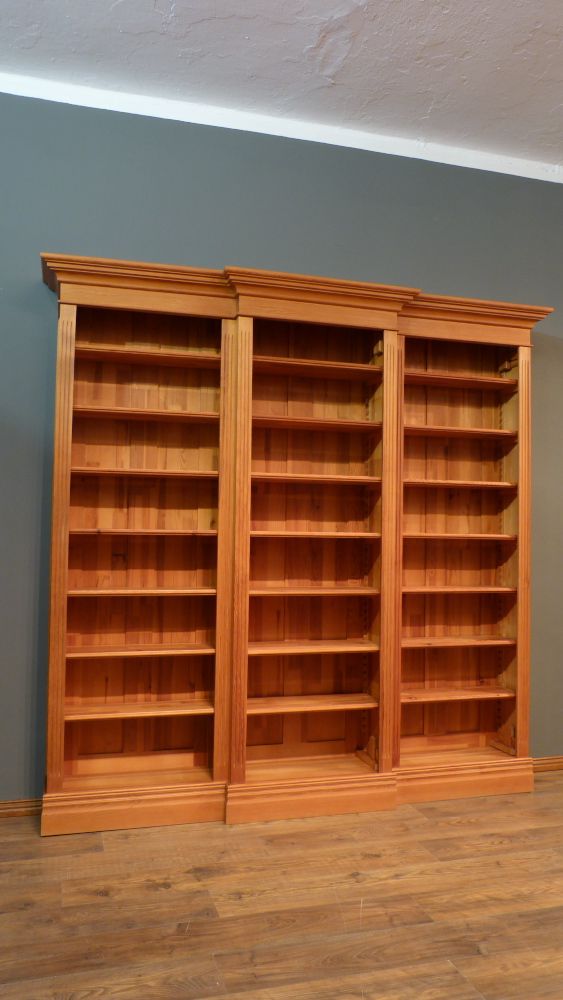 Klassisches Bücherregal, massiv Kiefer, komplett zerlegbar