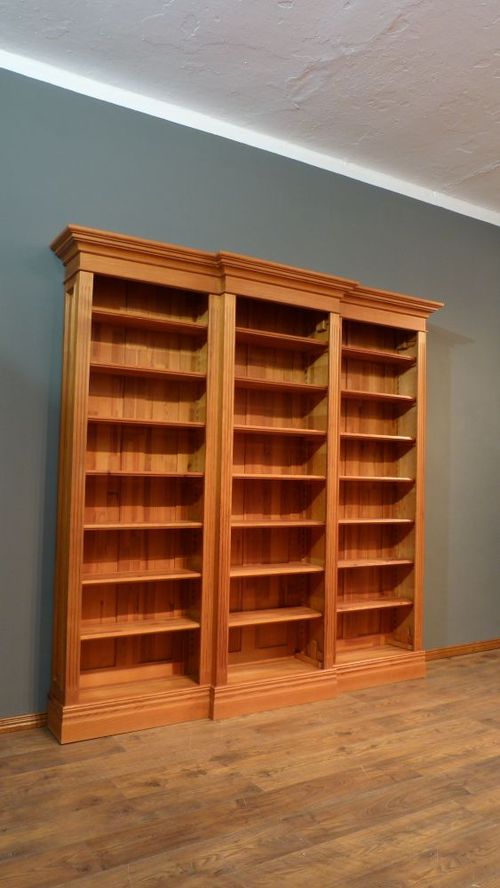 Klassisches Bücherregal, massiv Kiefer, komplett zerlegbar