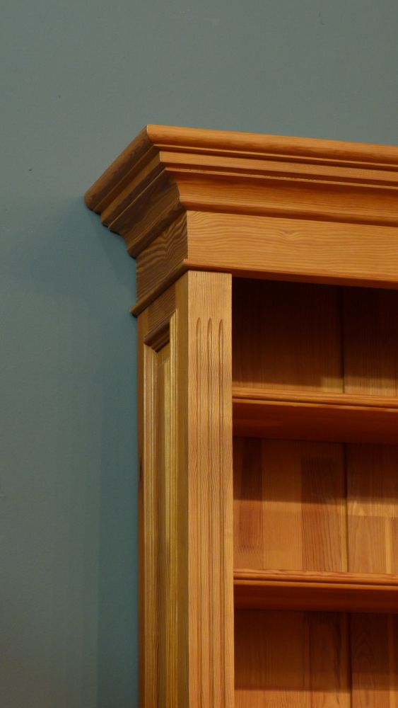 Klassisches Bücherregal, massiv Kiefer, komplett zerlegbar