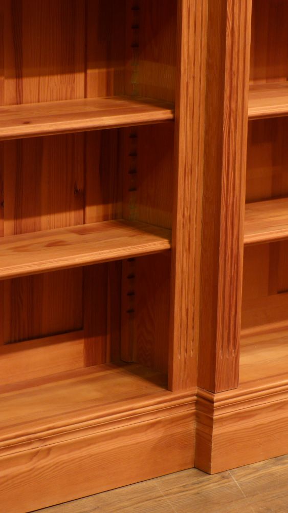 Klassisches Bücherregal, massiv Kiefer, komplett zerlegbar