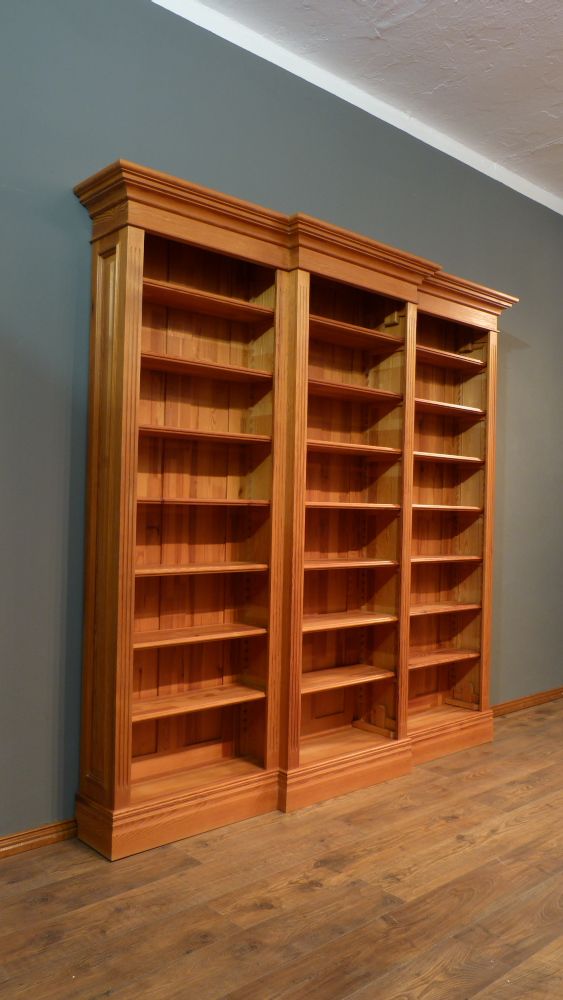 Klassisches Bücherregal, massiv Kiefer, komplett zerlegbar