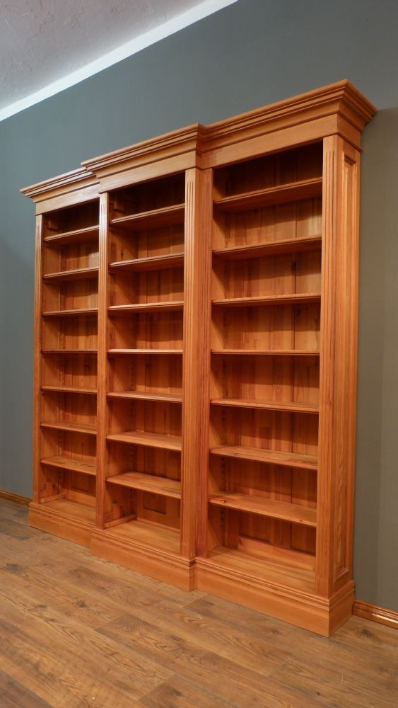 Klassisches Bücherregal, massiv Kiefer, komplett zerlegbar