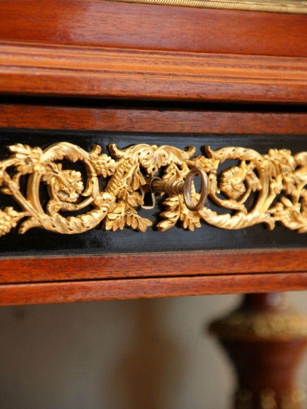 Antike Prunkvitrine, Neobarock