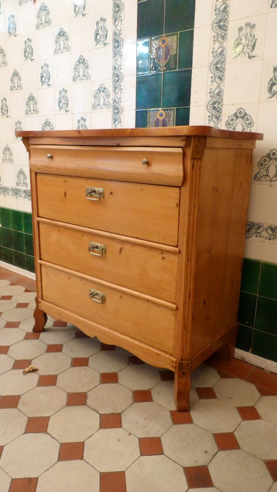 Schlichte vierschübige Kommode, Fichte um 1900