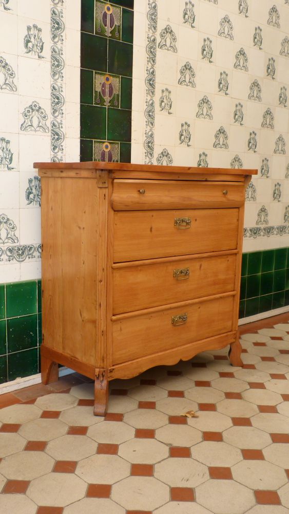 Schlichte vierschübige Kommode, Fichte um 1900