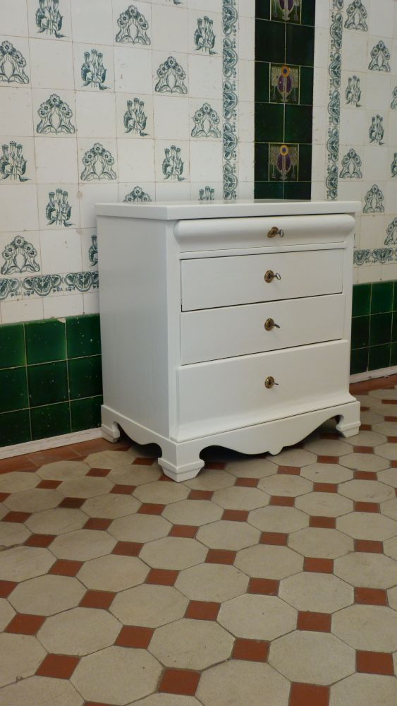 Formschöne Spätbiedermeier Kommode, Eiche weiß lasiert um 1870