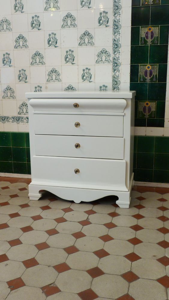 Formschöne Spätbiedermeier Kommode, Eiche weiß lasiert um 1870