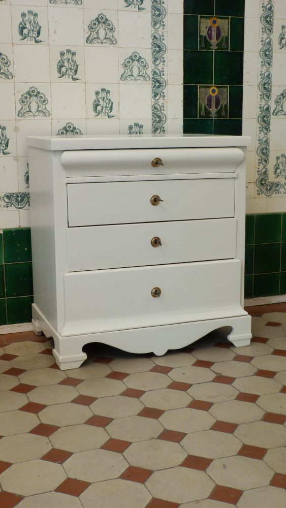 Formschöne Spätbiedermeier Kommode, Eiche weiß lasiert um 1870
