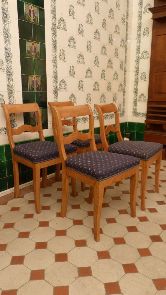 Vier Biedermeierstühle, Esche um 1860