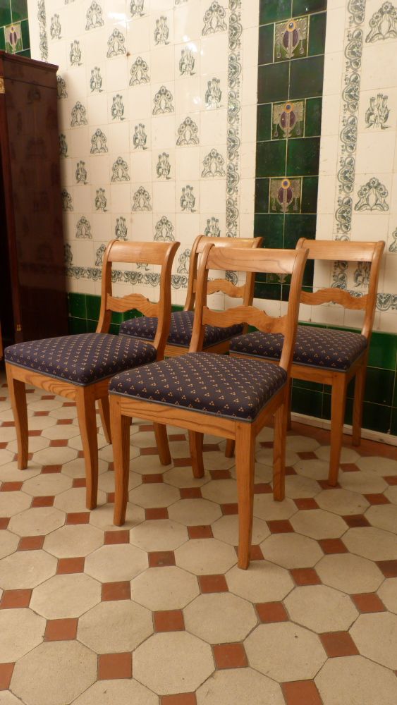 Vier Biedermeierstühle, Esche um 1860