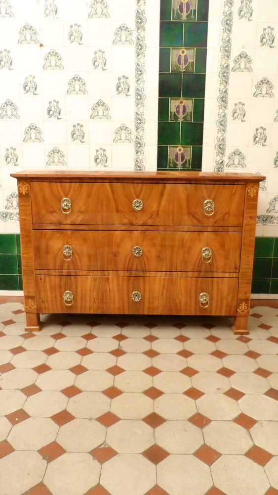 Klassische Biedermeier Kommode, Nussbaum um 1840