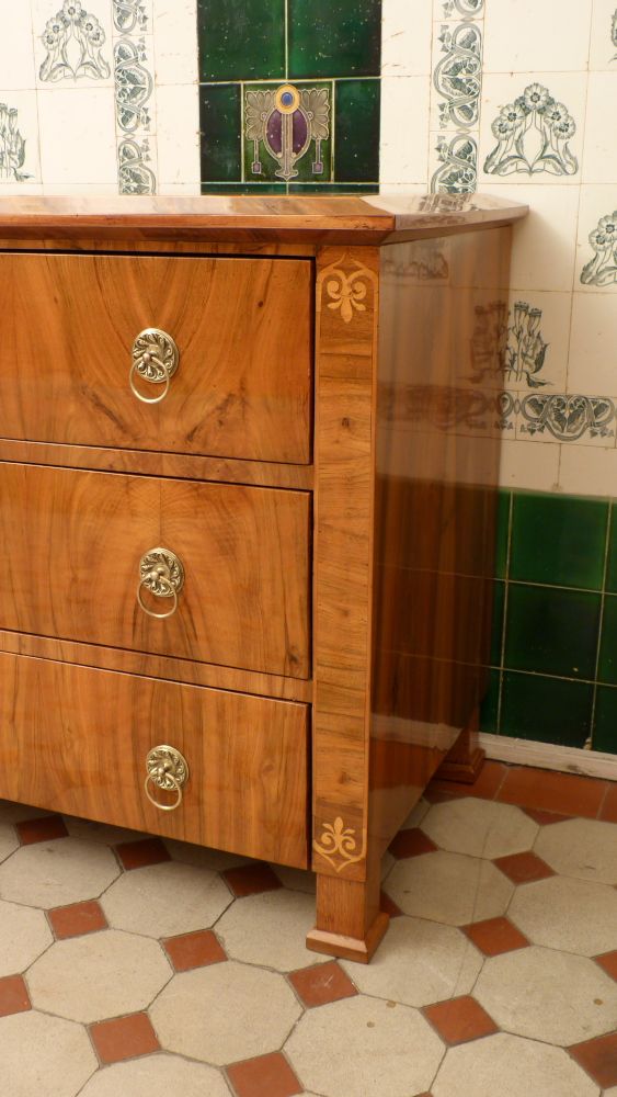 Klassische Biedermeier Kommode, Nussbaum um 1840
