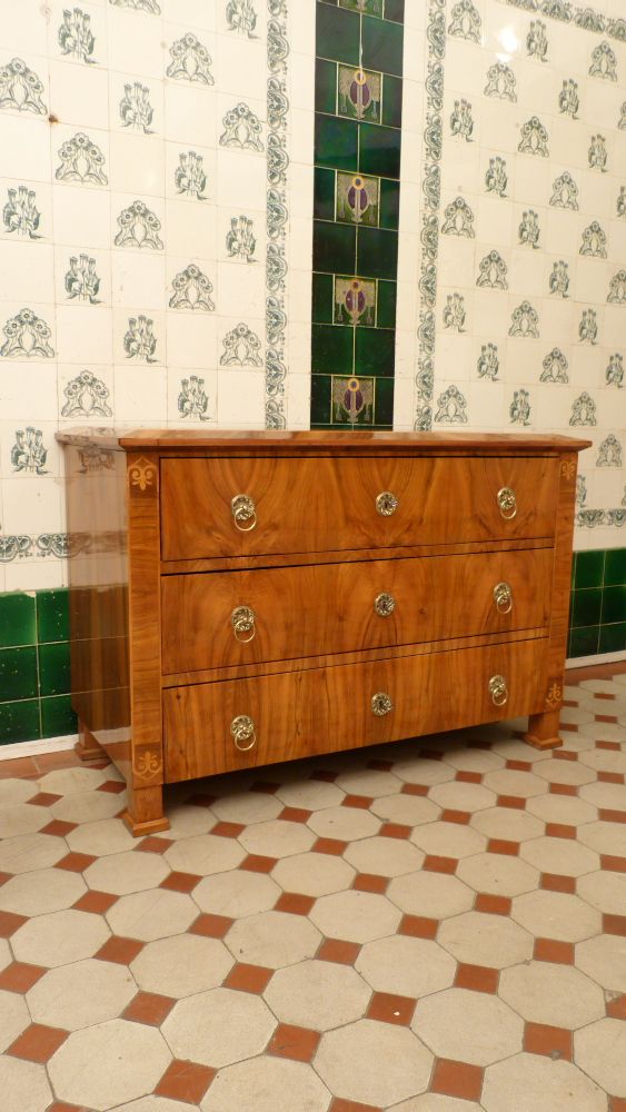 Klassische Biedermeier Kommode, Nussbaum um 1840